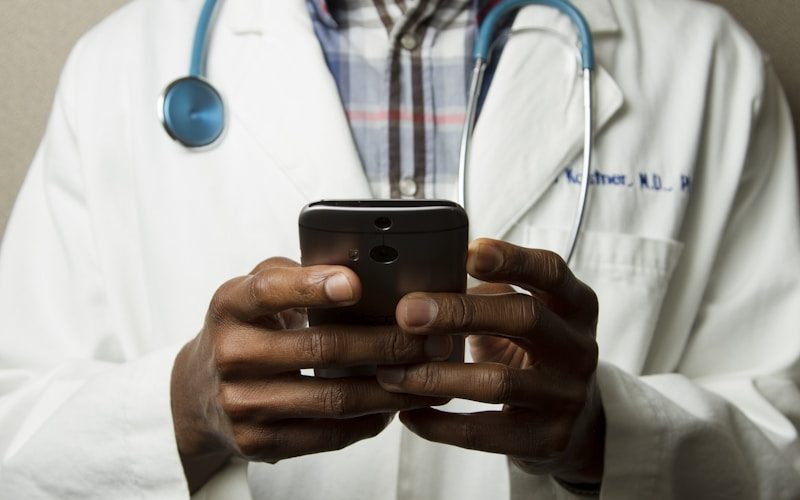 Vendra clinic billing and scheduling software — doctor consulting patient at medical reception
