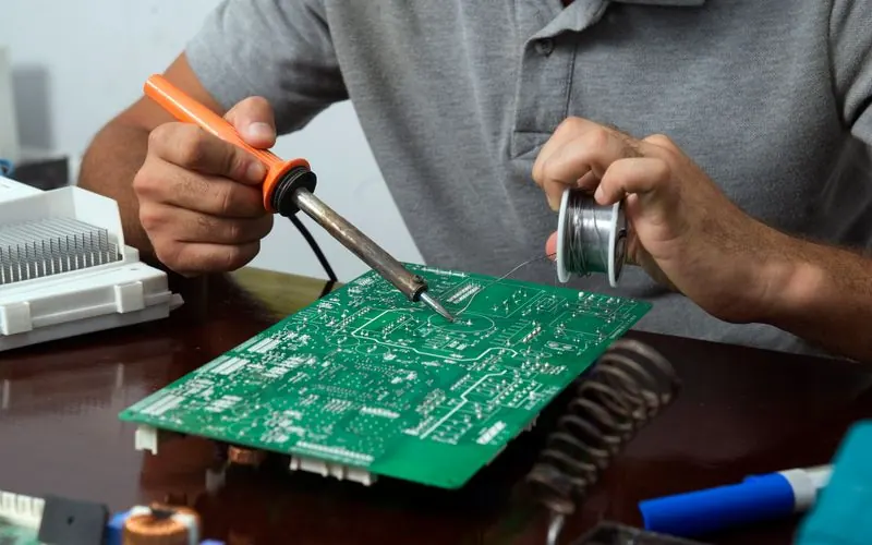 Electronics repair shop with service job tracking using Vendra ERP