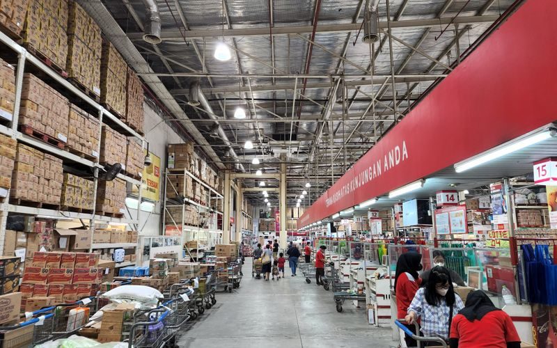 Vendra food distribution software — warehouse with cold storage logistics