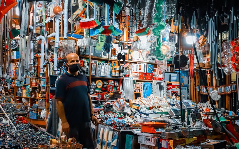 Vendra hardware store software — tools and building materials on shelves