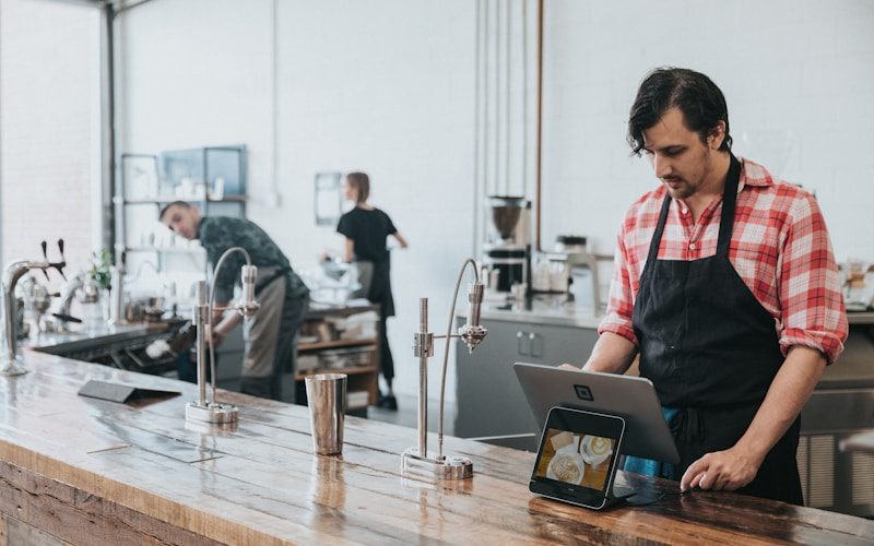 Vendra mobile payment software — customer paying with smartphone