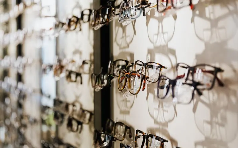 Optician shop with frame inventory, patient records and billing in Vendra ERP