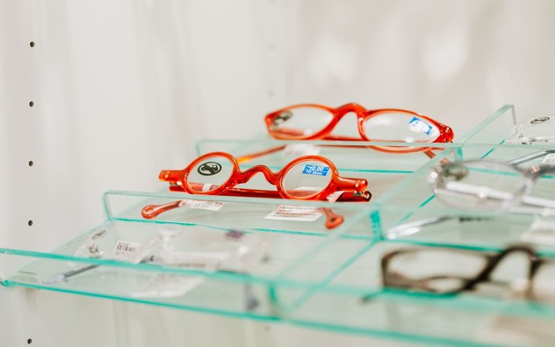 Vendra optician software — glasses display and eye examination equipment