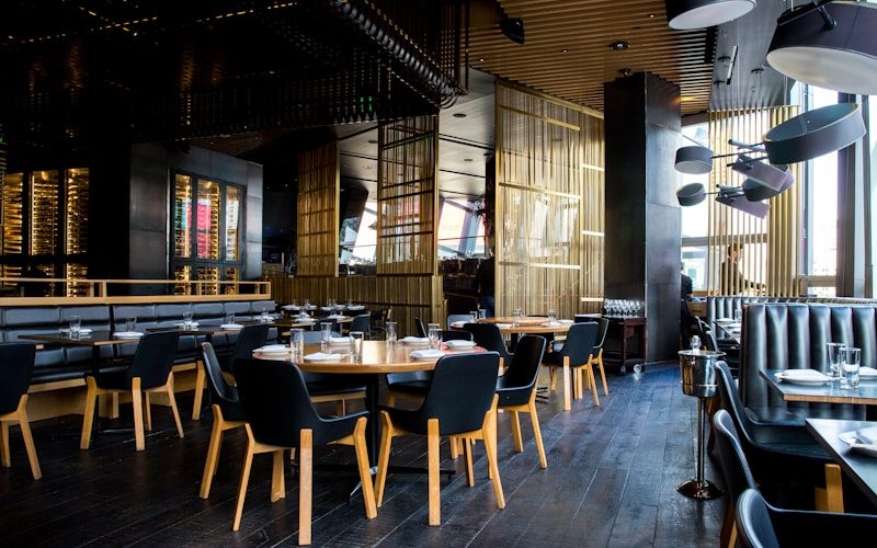 Vendra ERP restaurant management — dining room with table service