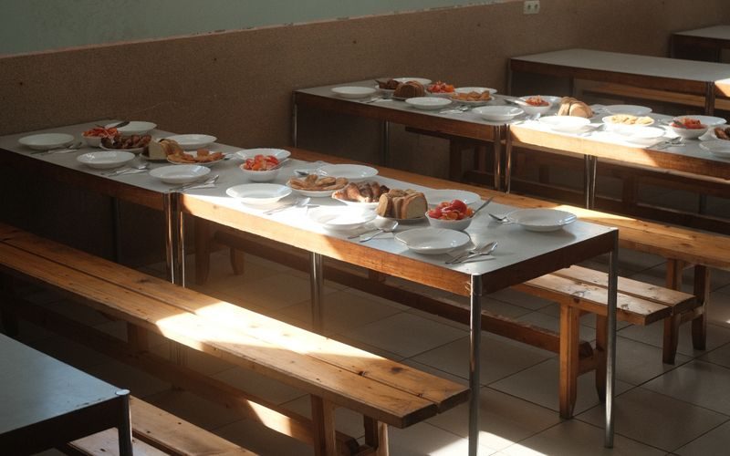 Vendra school canteen software — food service counter with students
