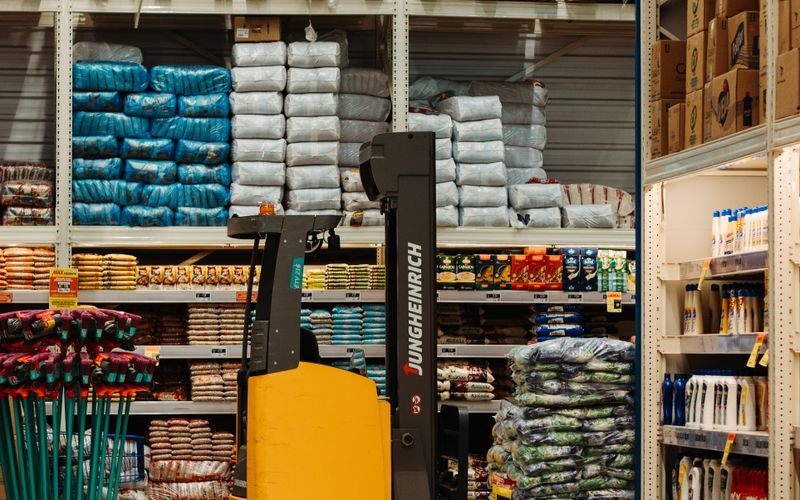 Vendra wholesale distribution software — warehouse with inventory management